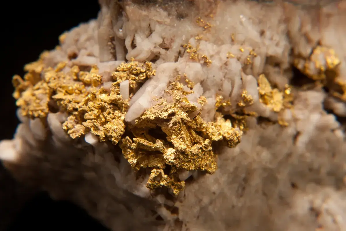 wire-gold-mineral-sample