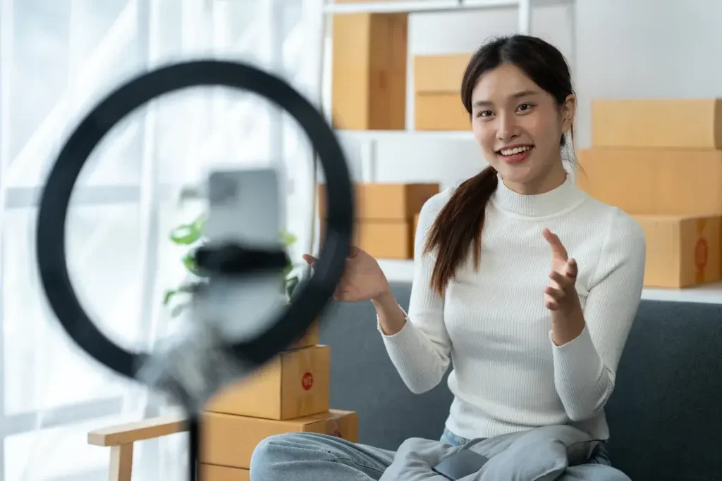 businesswoman-asian-business-woman-vlog