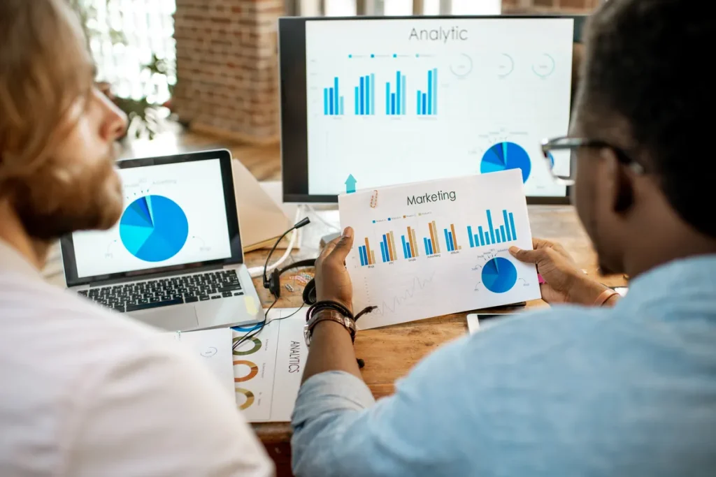 coworkers-working-together