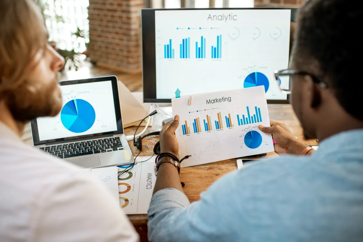 coworkers-working-together