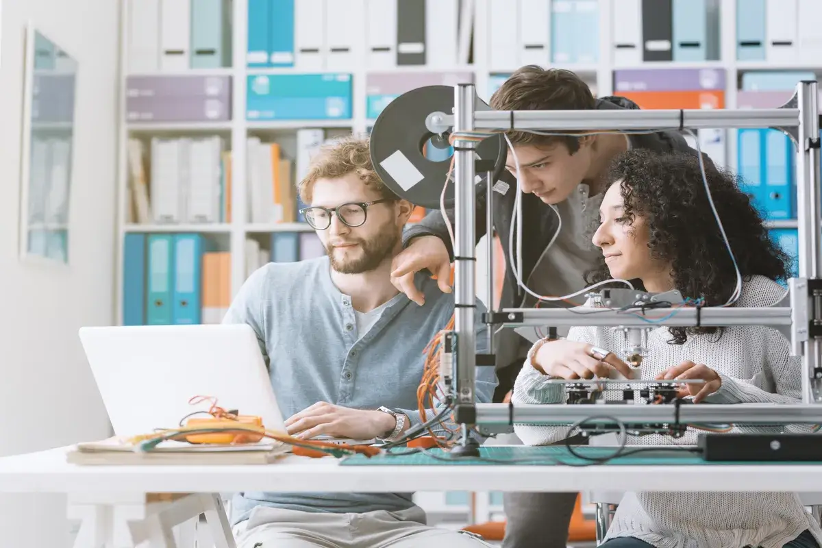 group-of-students-using-a-3d-printer