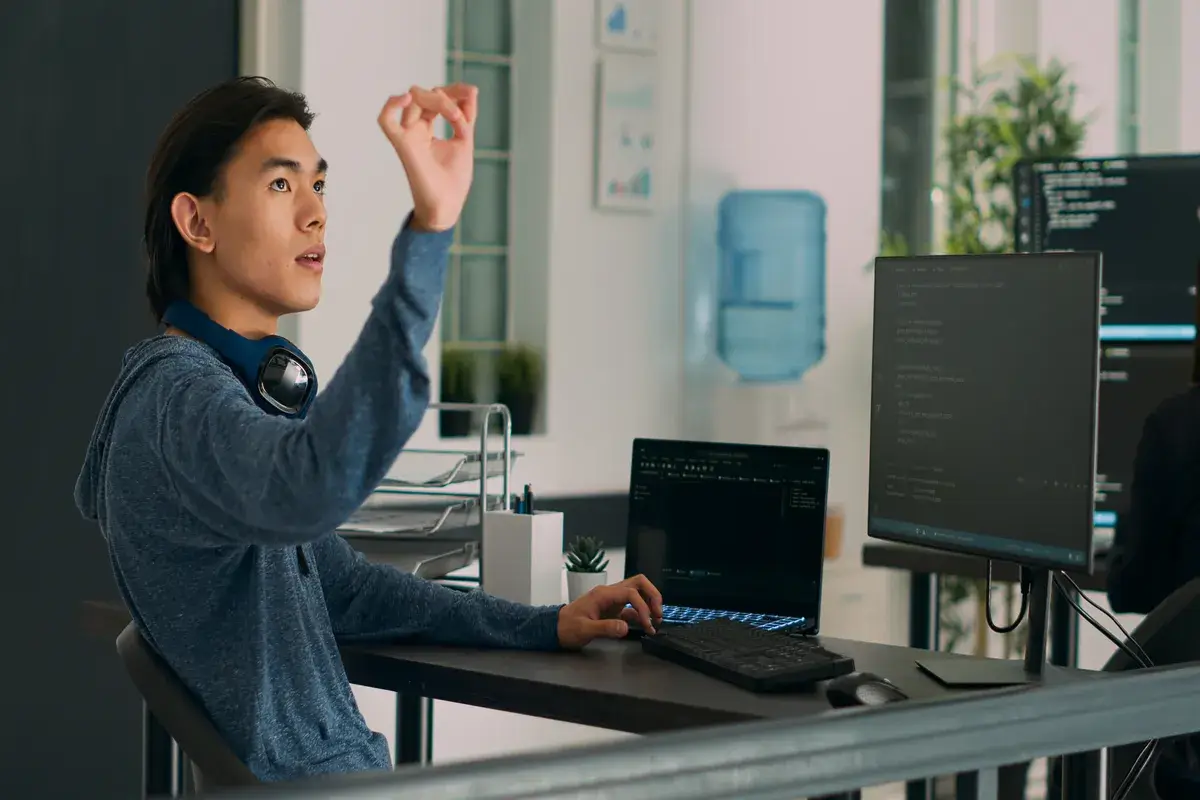 software-programer-writing-code