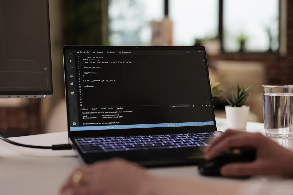 asian-web-developer-using-terminal