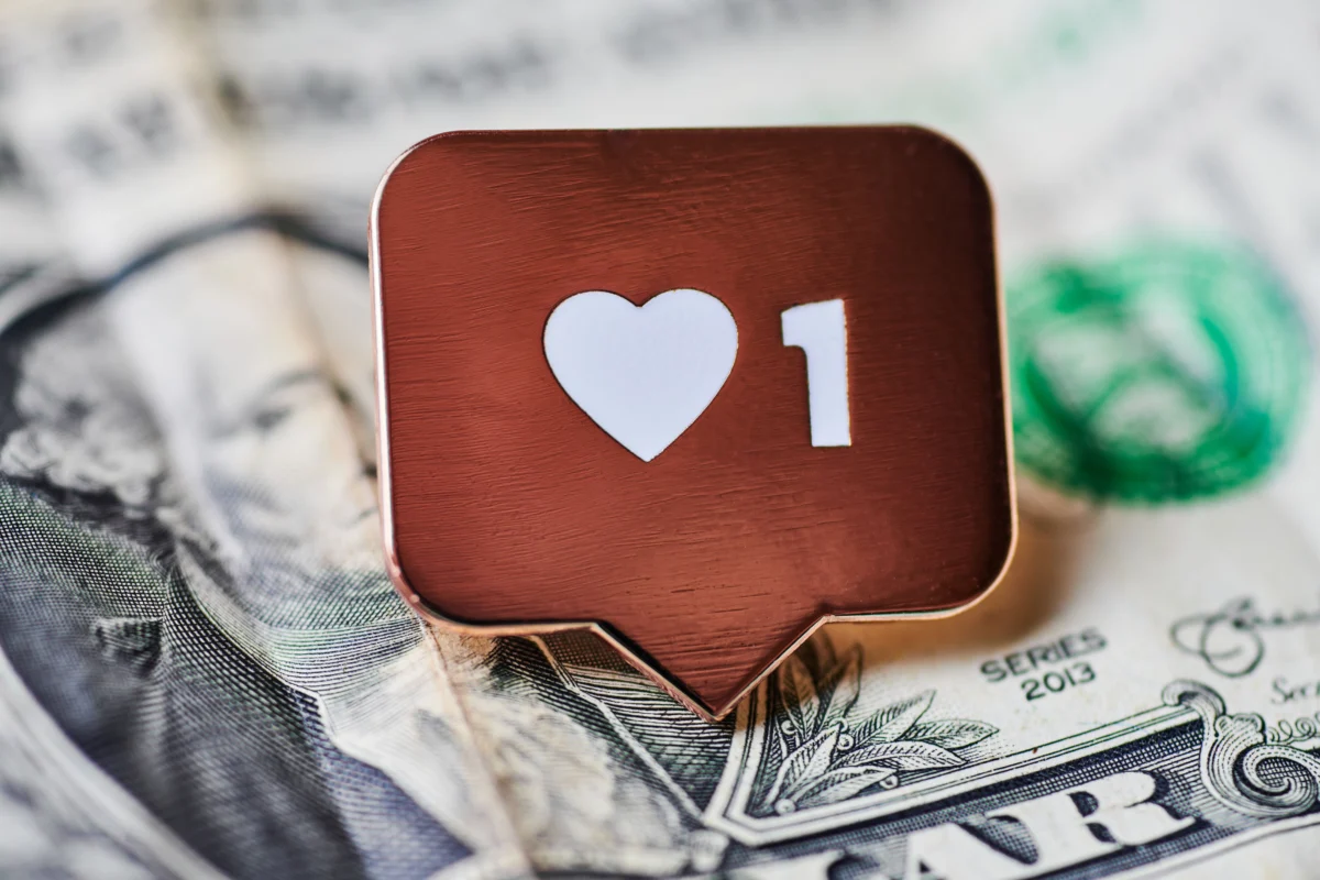 metallic-like-counter-on-us-dollar