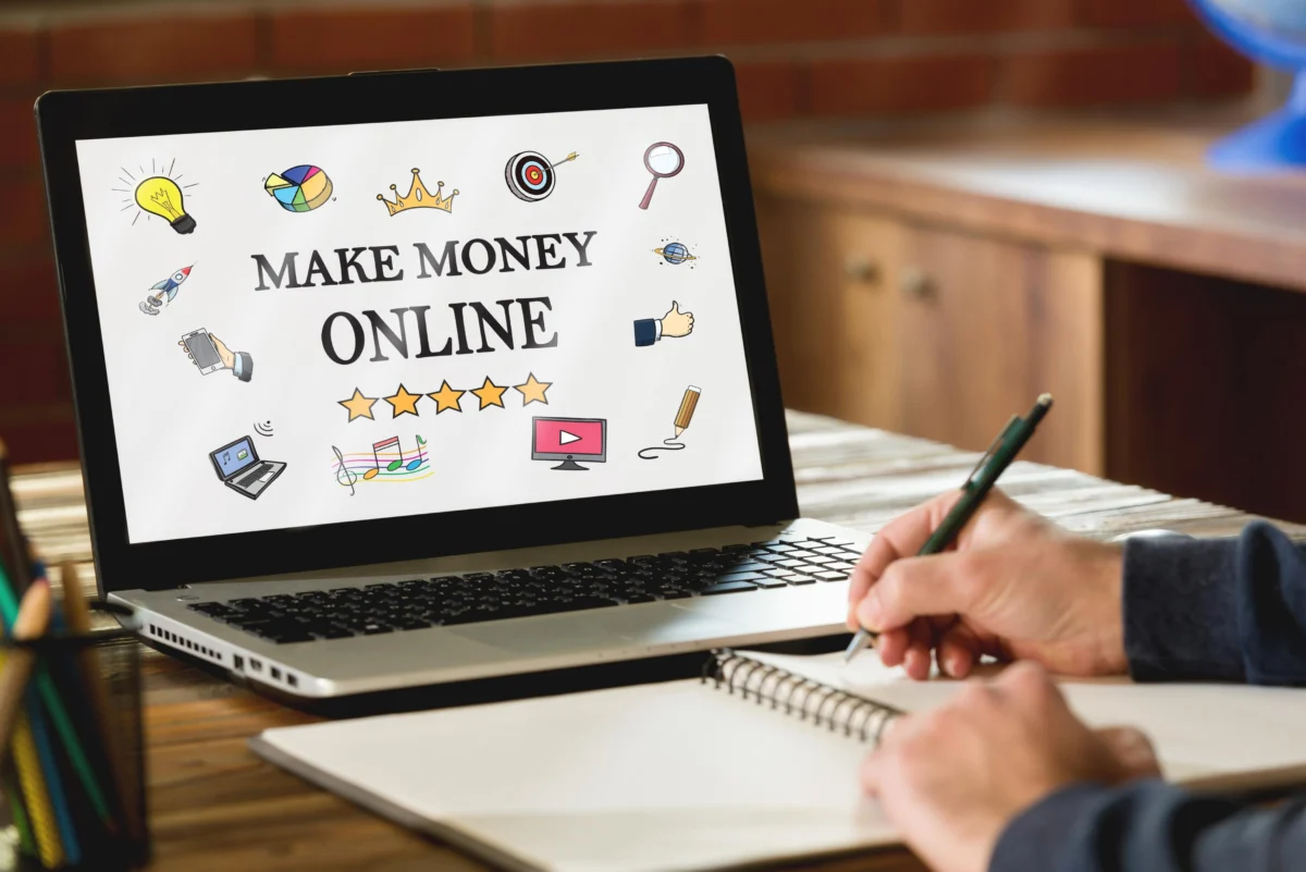 making-money-online-at-a-wooden