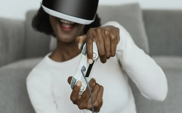 african-american-woman-experiencing