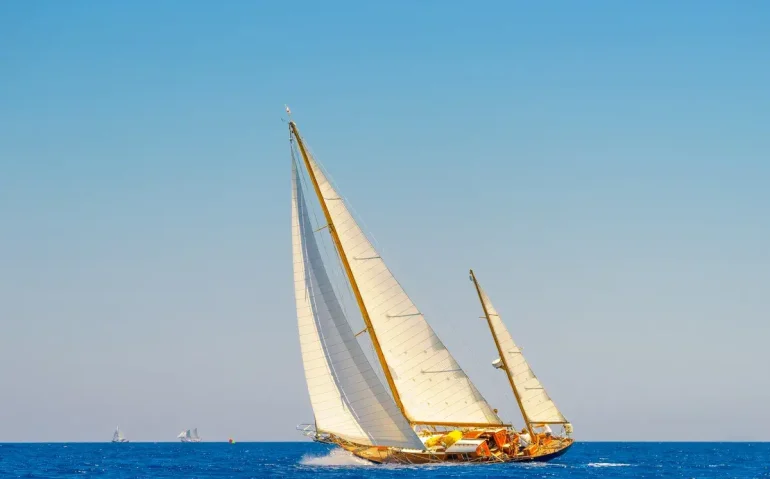 classic-wooden-sailing-boat