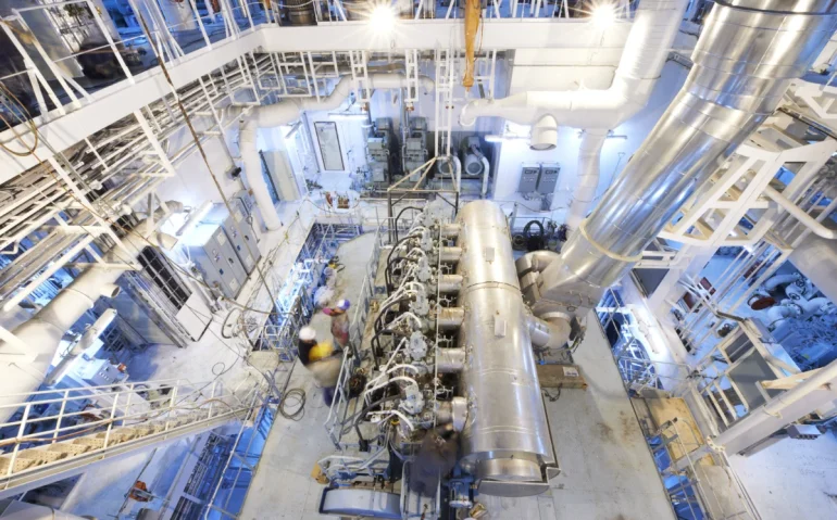 engine-room-of-container-ship-goseong
