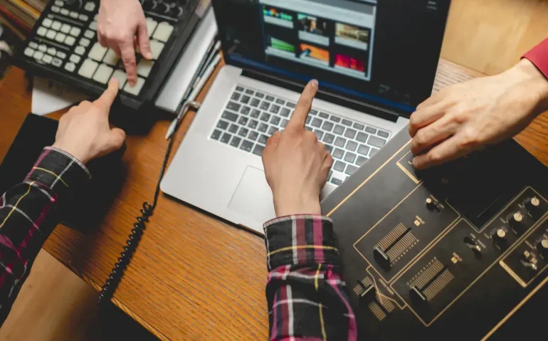 group-of-people-working