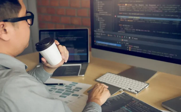 in-the-morning-of-work-with-a-program-developer