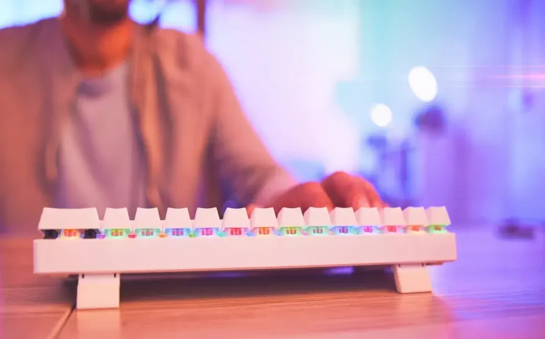 keyboard-pc-gamer-and-man-hands-in-gaming