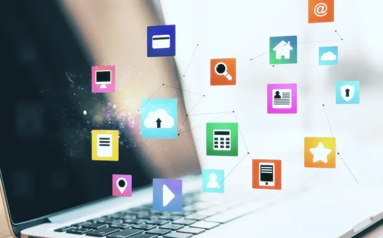 office-with-laptop-on-table-and-cloud