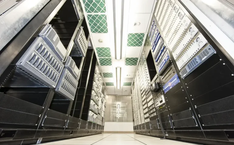 storage-racks-aligned-in-a-computer