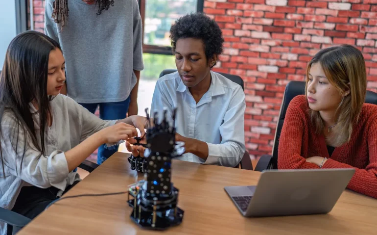 teenager-children-learning-with-new-innovation teenager-children-learning-with-new-innovation