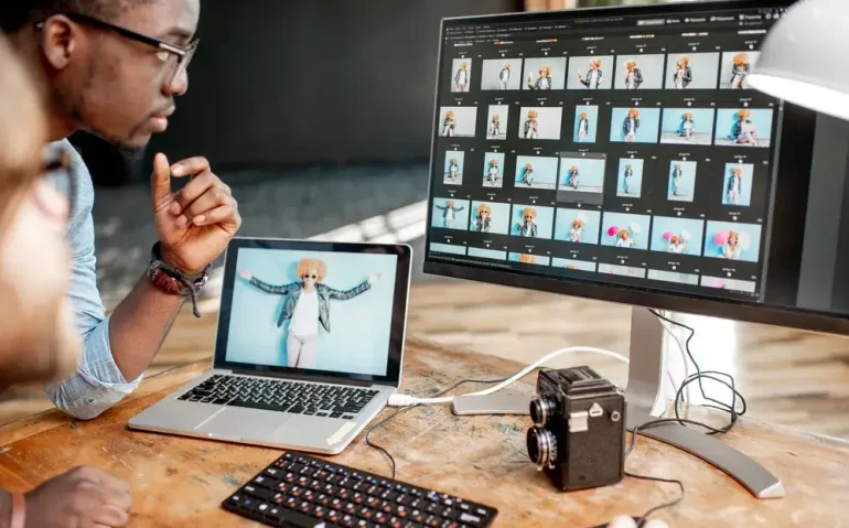 two-photographers-working