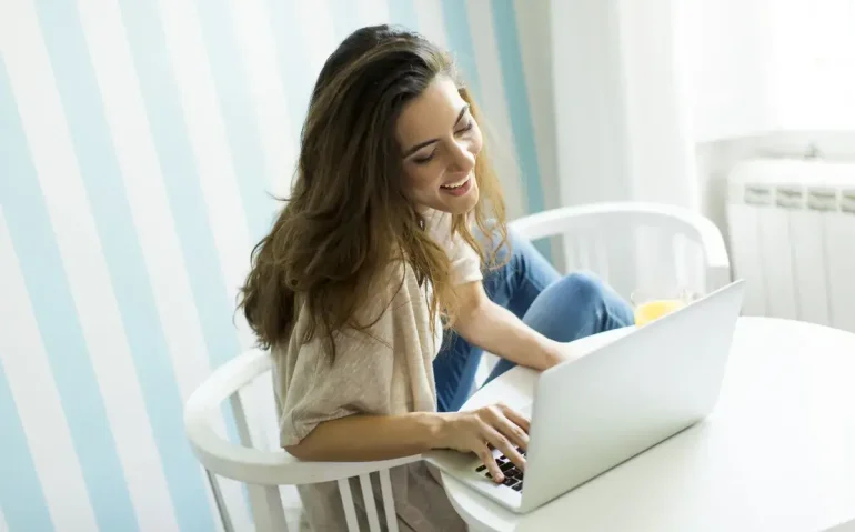 woman-with-a-laptop
