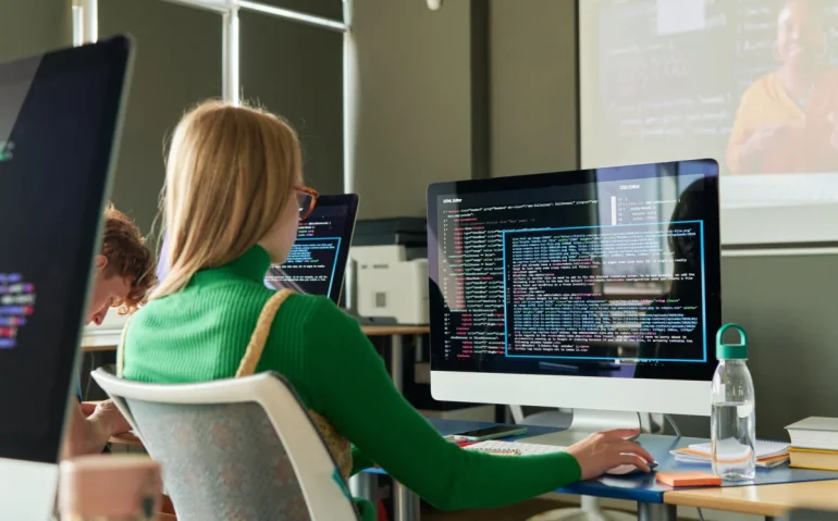 woman-working-on-computer-programming